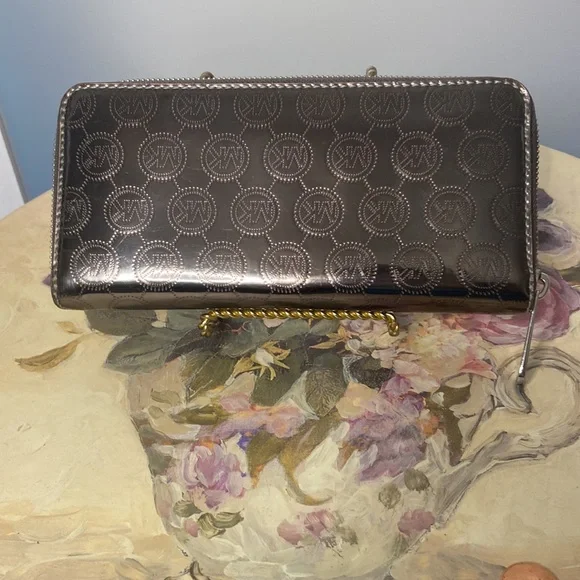 Rare Michael Kors Jet Set clutch. Grey - Picture 2 of 11